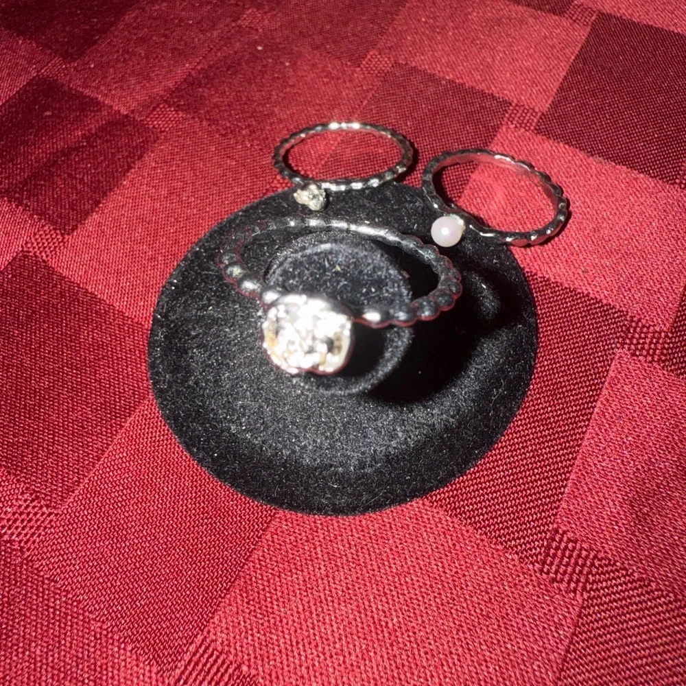 Elegant Silver tone Ring Set‎ 3 pc with silver roses